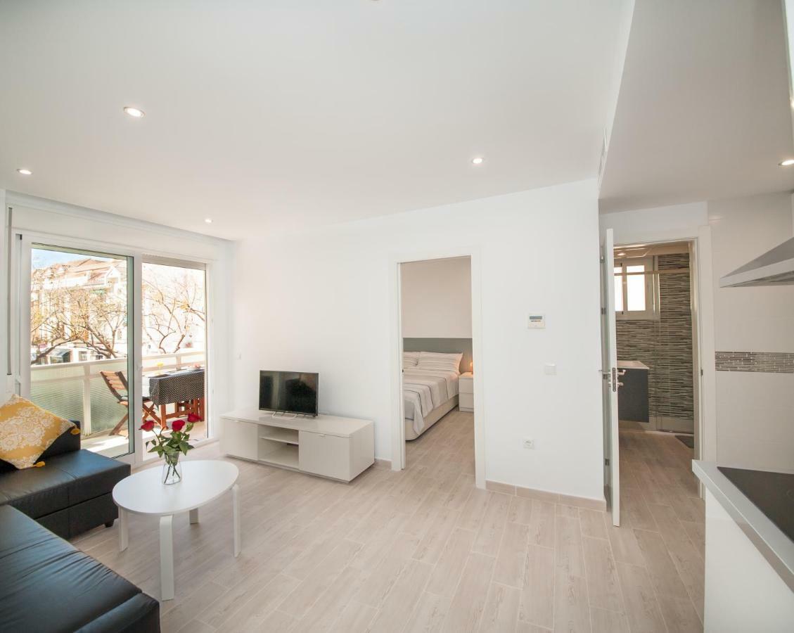 Nadine'S Place Fuengirola Bagian luar foto